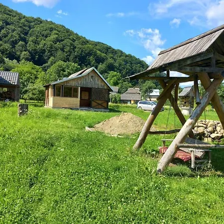 федорчуків за рікою1 Hébergement de vacances *