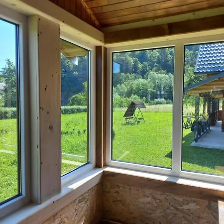 Vakantiehuis федорчуків за рікою1 Sheshory